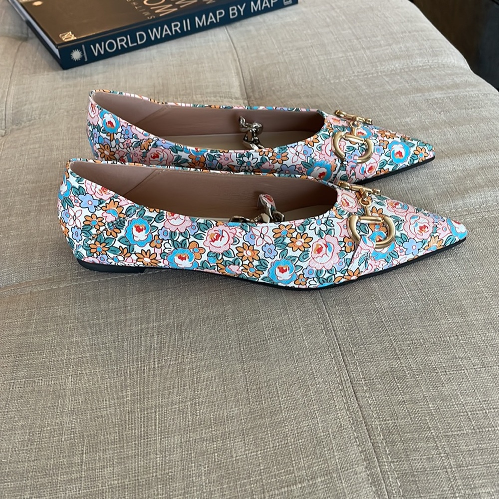 NWT Pointed Toe Chain Spring Flats Size 7.5 - Picture 2 of 9